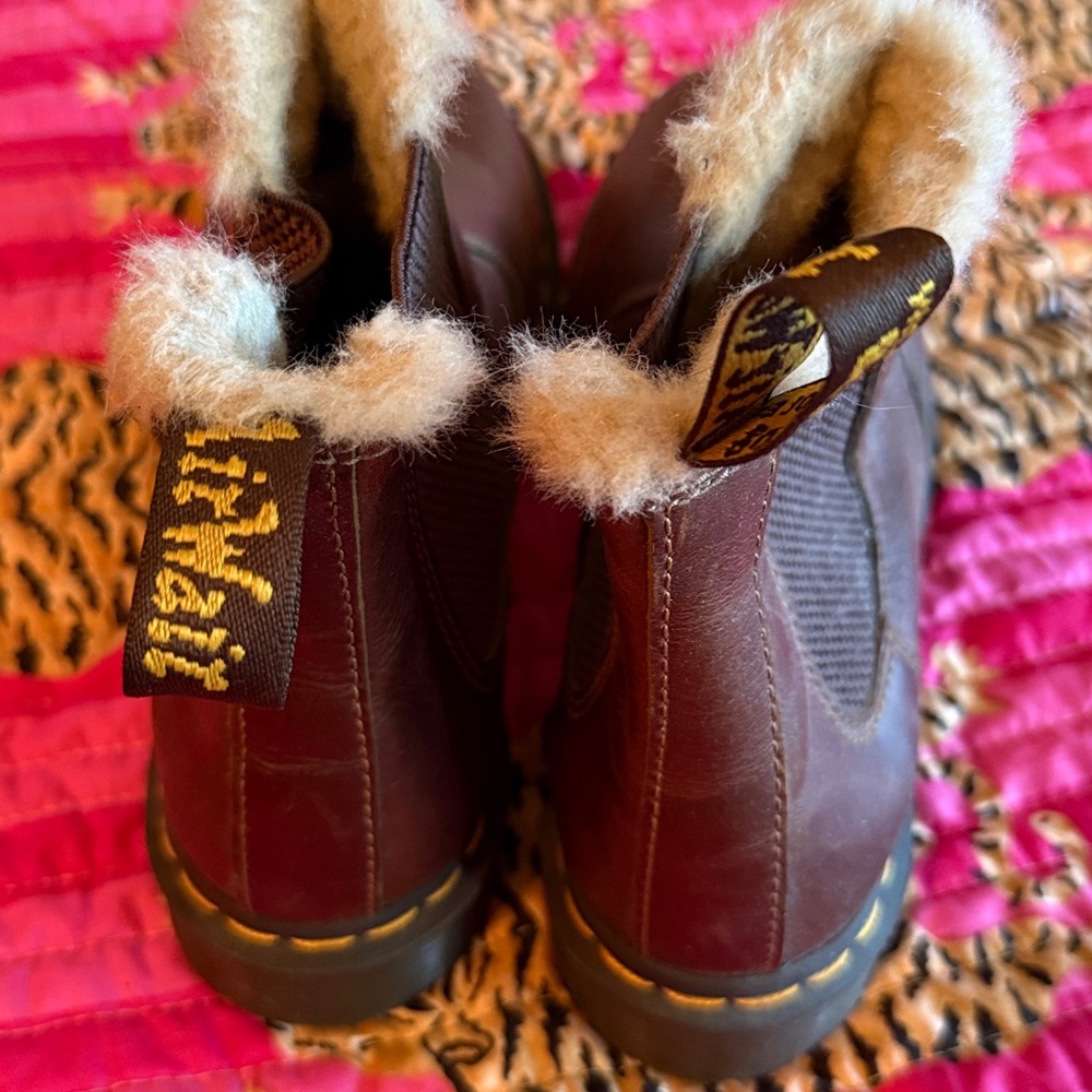 Dr Martens Chelsea Boots - Picture 2 of 3
